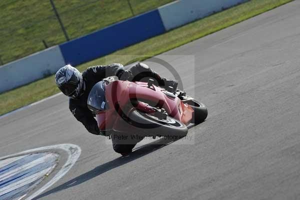 Motorcycle action photographs;Trackday digital images;donington;donington park leicestershire;donington photographs;event digital images;eventdigitalimages;no limits trackday;peter wileman photography;trackday;trackday photos
