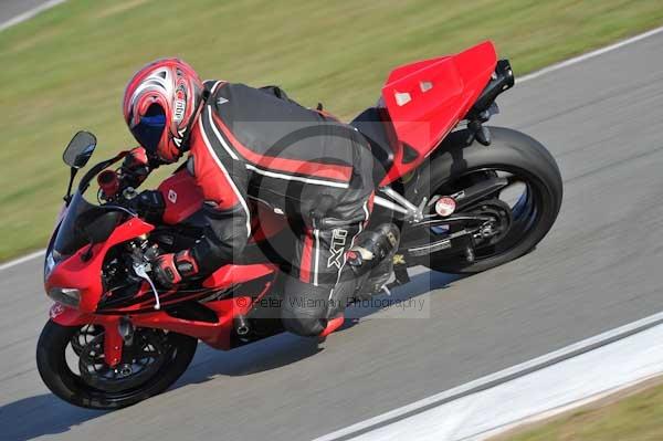 Motorcycle action photographs;Trackday digital images;donington;donington park leicestershire;donington photographs;event digital images;eventdigitalimages;no limits trackday;peter wileman photography;trackday;trackday photos