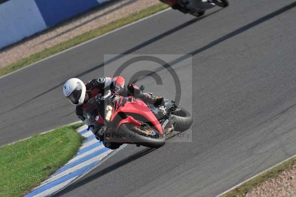 Motorcycle action photographs;Trackday digital images;donington;donington park leicestershire;donington photographs;event digital images;eventdigitalimages;no limits trackday;peter wileman photography;trackday;trackday photos
