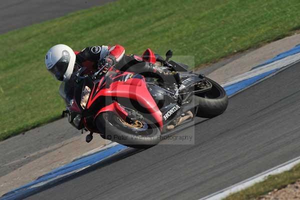 Motorcycle action photographs;Trackday digital images;donington;donington park leicestershire;donington photographs;event digital images;eventdigitalimages;no limits trackday;peter wileman photography;trackday;trackday photos