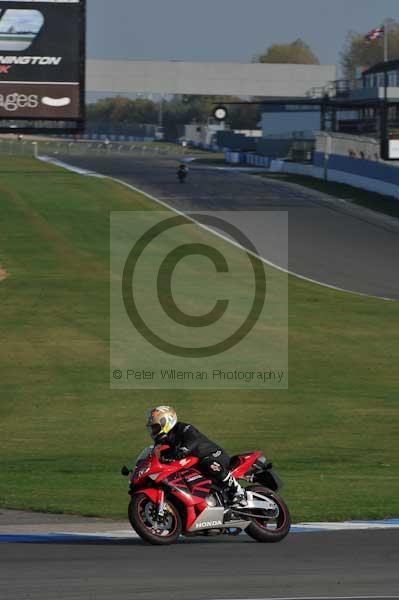 Motorcycle action photographs;Trackday digital images;donington;donington park leicestershire;donington photographs;event digital images;eventdigitalimages;no limits trackday;peter wileman photography;trackday;trackday photos