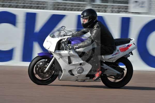 Rockingham no limits trackday;enduro digital images;event digital images;eventdigitalimages;no limits trackdays;peter wileman photography;racing digital images;rockingham raceway northamptonshire;rockingham trackday photographs;trackday digital images;trackday photos