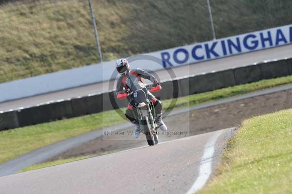 Rockingham no limits trackday;enduro digital images;event digital images;eventdigitalimages;no limits trackdays;peter wileman photography;racing digital images;rockingham raceway northamptonshire;rockingham trackday photographs;trackday digital images;trackday photos