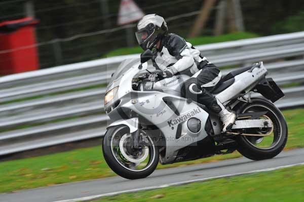 Motorcycle action photographs;Trackday digital images;event digital images;eventdigitalimages;no limits trackday;oulton park;oulton park circuit cheshire;oulton park photographs;peter wileman photography;trackday;trackday photos