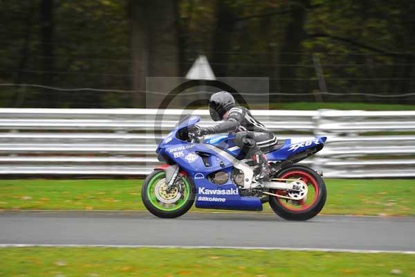 Motorcycle action photographs;Trackday digital images;event digital images;eventdigitalimages;no limits trackday;oulton park;oulton park circuit cheshire;oulton park photographs;peter wileman photography;trackday;trackday photos