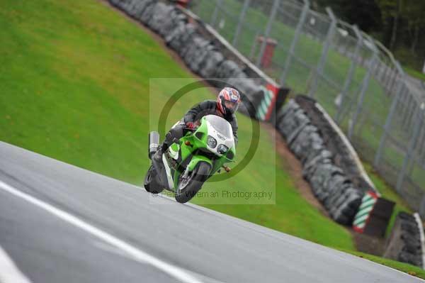 Motorcycle action photographs;Trackday digital images;event digital images;eventdigitalimages;no limits trackday;oulton park;oulton park circuit cheshire;oulton park photographs;peter wileman photography;trackday;trackday photos