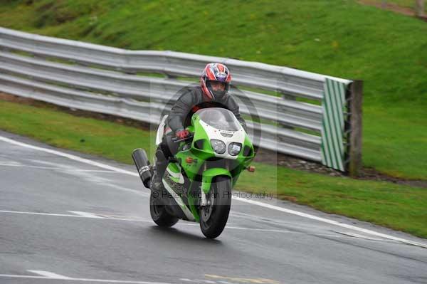 Motorcycle action photographs;Trackday digital images;event digital images;eventdigitalimages;no limits trackday;oulton park;oulton park circuit cheshire;oulton park photographs;peter wileman photography;trackday;trackday photos