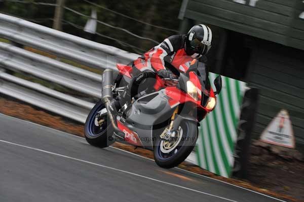Motorcycle action photographs;Trackday digital images;event digital images;eventdigitalimages;no limits trackday;oulton park;oulton park circuit cheshire;oulton park photographs;peter wileman photography;trackday;trackday photos
