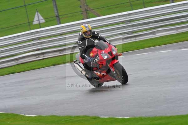 Motorcycle action photographs;Trackday digital images;event digital images;eventdigitalimages;no limits trackday;oulton park;oulton park circuit cheshire;oulton park photographs;peter wileman photography;trackday;trackday photos