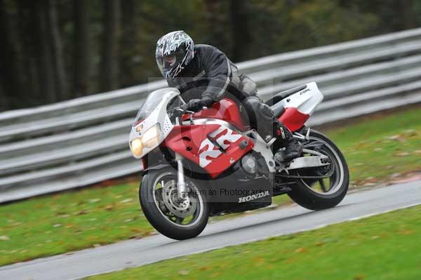 Motorcycle action photographs;Trackday digital images;event digital images;eventdigitalimages;no limits trackday;oulton park;oulton park circuit cheshire;oulton park photographs;peter wileman photography;trackday;trackday photos
