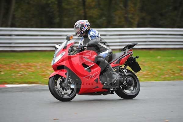 Motorcycle action photographs;Trackday digital images;event digital images;eventdigitalimages;no limits trackday;oulton park;oulton park circuit cheshire;oulton park photographs;peter wileman photography;trackday;trackday photos