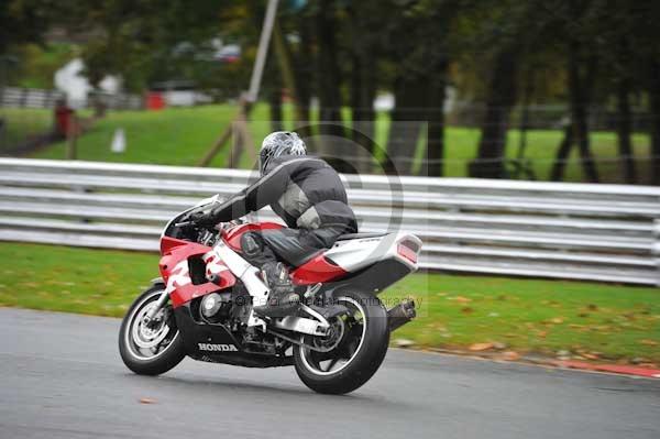 Motorcycle action photographs;Trackday digital images;event digital images;eventdigitalimages;no limits trackday;oulton park;oulton park circuit cheshire;oulton park photographs;peter wileman photography;trackday;trackday photos