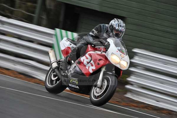 Motorcycle action photographs;Trackday digital images;event digital images;eventdigitalimages;no limits trackday;oulton park;oulton park circuit cheshire;oulton park photographs;peter wileman photography;trackday;trackday photos
