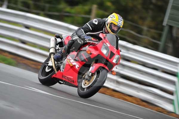 Motorcycle action photographs;Trackday digital images;event digital images;eventdigitalimages;no limits trackday;oulton park;oulton park circuit cheshire;oulton park photographs;peter wileman photography;trackday;trackday photos