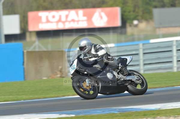 Motorcycle action photographs;donington;donington park leicestershire;donington photographs;event digital images;eventdigitalimages;no limits trackday;peter wileman photography;trackday;trackday digital images;trackday photos