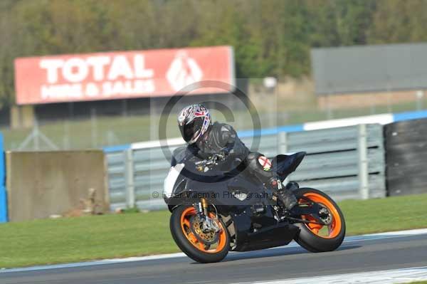 Motorcycle action photographs;donington;donington park leicestershire;donington photographs;event digital images;eventdigitalimages;no limits trackday;peter wileman photography;trackday;trackday digital images;trackday photos