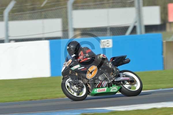 Motorcycle action photographs;donington;donington park leicestershire;donington photographs;event digital images;eventdigitalimages;no limits trackday;peter wileman photography;trackday;trackday digital images;trackday photos
