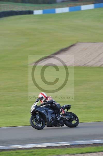 Motorcycle action photographs;donington;donington park leicestershire;donington photographs;event digital images;eventdigitalimages;no limits trackday;peter wileman photography;trackday;trackday digital images;trackday photos