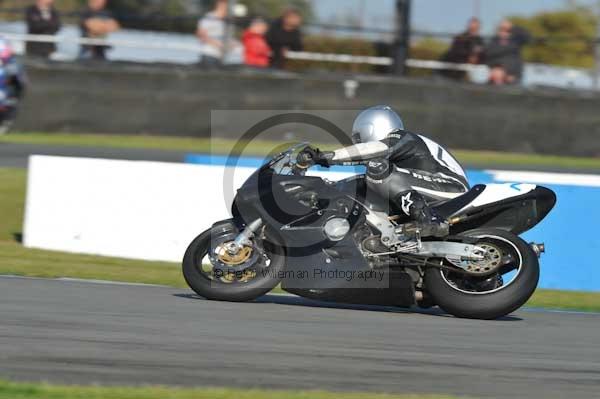 Motorcycle action photographs;donington;donington park leicestershire;donington photographs;event digital images;eventdigitalimages;no limits trackday;peter wileman photography;trackday;trackday digital images;trackday photos