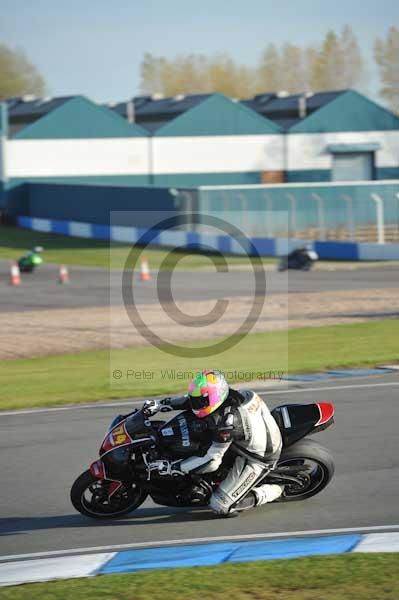 Motorcycle action photographs;donington;donington park leicestershire;donington photographs;event digital images;eventdigitalimages;no limits trackday;peter wileman photography;trackday;trackday digital images;trackday photos