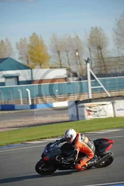 Motorcycle action photographs;donington;donington park leicestershire;donington photographs;event digital images;eventdigitalimages;no limits trackday;peter wileman photography;trackday;trackday digital images;trackday photos