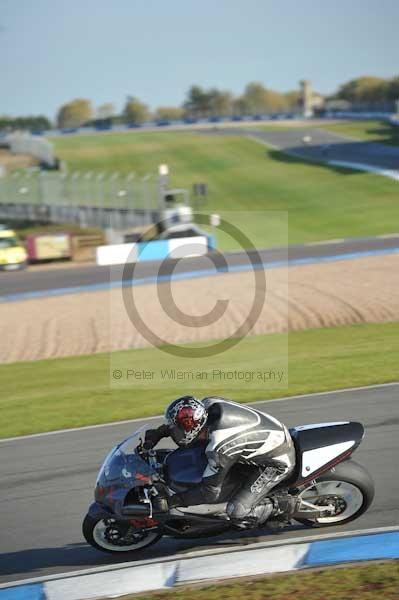 Motorcycle action photographs;donington;donington park leicestershire;donington photographs;event digital images;eventdigitalimages;no limits trackday;peter wileman photography;trackday;trackday digital images;trackday photos