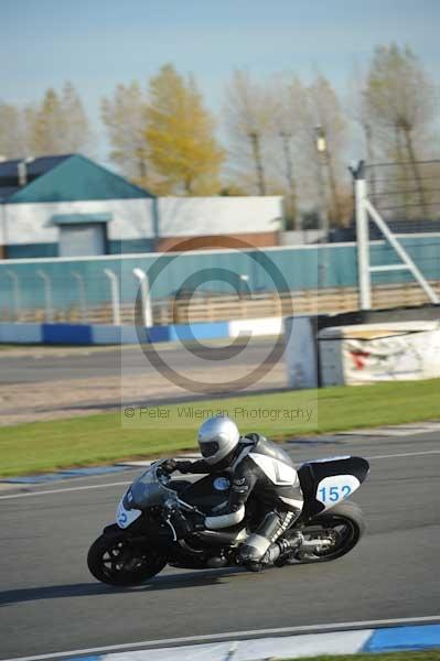 Motorcycle action photographs;donington;donington park leicestershire;donington photographs;event digital images;eventdigitalimages;no limits trackday;peter wileman photography;trackday;trackday digital images;trackday photos