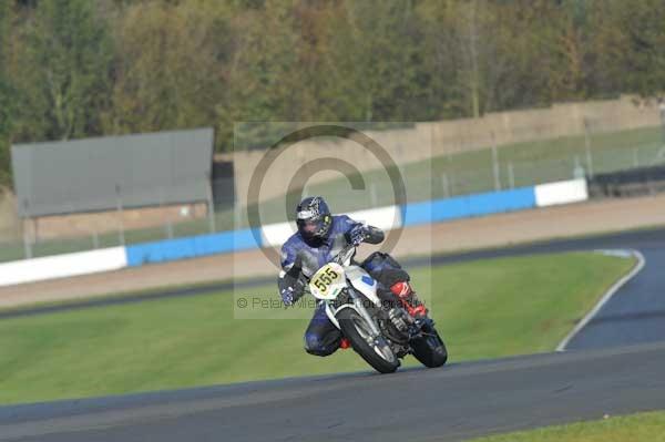 Motorcycle action photographs;donington;donington park leicestershire;donington photographs;event digital images;eventdigitalimages;no limits trackday;peter wileman photography;trackday;trackday digital images;trackday photos
