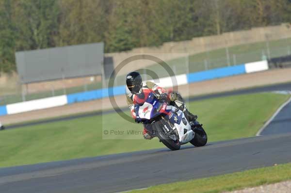 Motorcycle action photographs;donington;donington park leicestershire;donington photographs;event digital images;eventdigitalimages;no limits trackday;peter wileman photography;trackday;trackday digital images;trackday photos