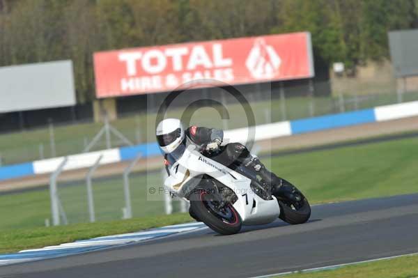 Motorcycle action photographs;donington;donington park leicestershire;donington photographs;event digital images;eventdigitalimages;no limits trackday;peter wileman photography;trackday;trackday digital images;trackday photos