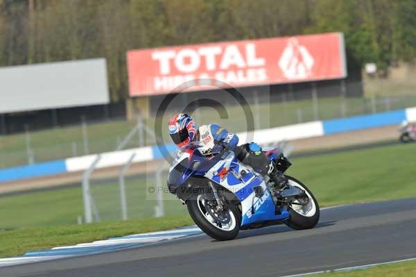 Motorcycle action photographs;donington;donington park leicestershire;donington photographs;event digital images;eventdigitalimages;no limits trackday;peter wileman photography;trackday;trackday digital images;trackday photos