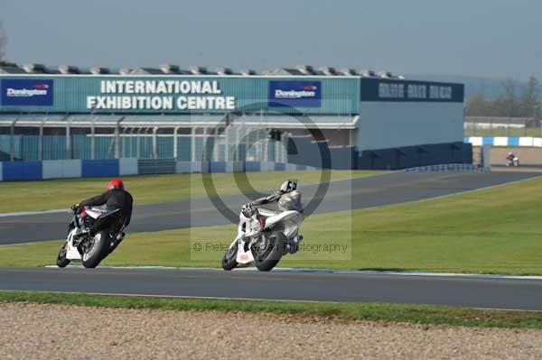 Motorcycle action photographs;donington;donington park leicestershire;donington photographs;event digital images;eventdigitalimages;no limits trackday;peter wileman photography;trackday;trackday digital images;trackday photos