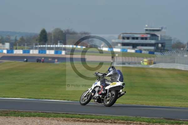 Motorcycle action photographs;donington;donington park leicestershire;donington photographs;event digital images;eventdigitalimages;no limits trackday;peter wileman photography;trackday;trackday digital images;trackday photos
