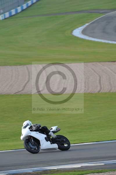 Motorcycle action photographs;donington;donington park leicestershire;donington photographs;event digital images;eventdigitalimages;no limits trackday;peter wileman photography;trackday;trackday digital images;trackday photos