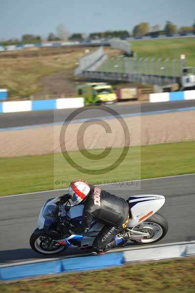 Motorcycle action photographs;donington;donington park leicestershire;donington photographs;event digital images;eventdigitalimages;no limits trackday;peter wileman photography;trackday;trackday digital images;trackday photos