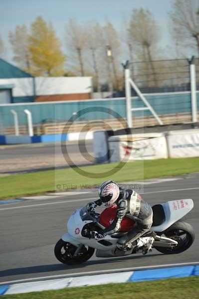 Motorcycle action photographs;donington;donington park leicestershire;donington photographs;event digital images;eventdigitalimages;no limits trackday;peter wileman photography;trackday;trackday digital images;trackday photos