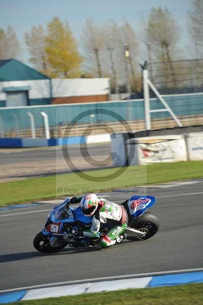 Motorcycle action photographs;donington;donington park leicestershire;donington photographs;event digital images;eventdigitalimages;no limits trackday;peter wileman photography;trackday;trackday digital images;trackday photos