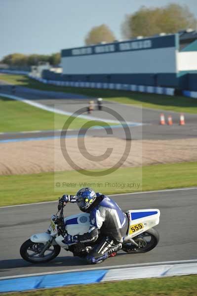 Motorcycle action photographs;donington;donington park leicestershire;donington photographs;event digital images;eventdigitalimages;no limits trackday;peter wileman photography;trackday;trackday digital images;trackday photos