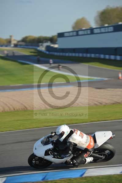 Motorcycle action photographs;donington;donington park leicestershire;donington photographs;event digital images;eventdigitalimages;no limits trackday;peter wileman photography;trackday;trackday digital images;trackday photos