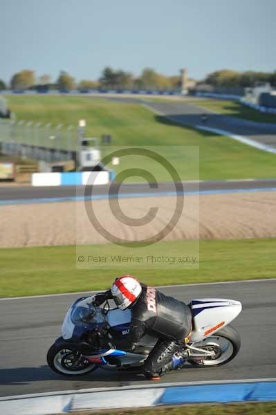Motorcycle action photographs;donington;donington park leicestershire;donington photographs;event digital images;eventdigitalimages;no limits trackday;peter wileman photography;trackday;trackday digital images;trackday photos