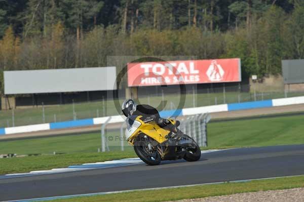 Motorcycle action photographs;donington;donington park leicestershire;donington photographs;event digital images;eventdigitalimages;no limits trackday;peter wileman photography;trackday;trackday digital images;trackday photos