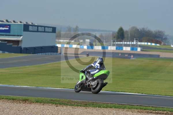 Motorcycle action photographs;donington;donington park leicestershire;donington photographs;event digital images;eventdigitalimages;no limits trackday;peter wileman photography;trackday;trackday digital images;trackday photos