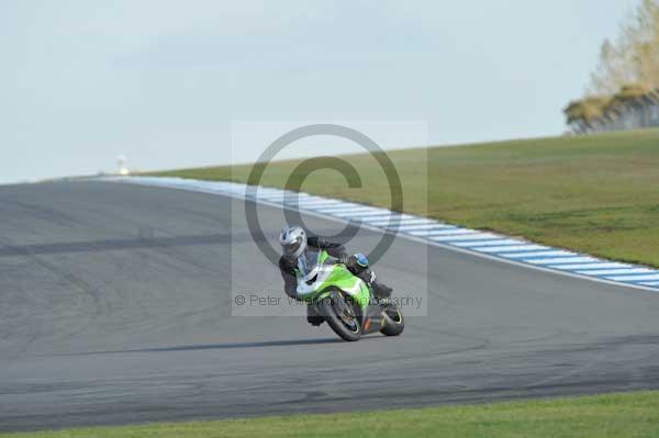 Motorcycle action photographs;donington;donington park leicestershire;donington photographs;event digital images;eventdigitalimages;no limits trackday;peter wileman photography;trackday;trackday digital images;trackday photos