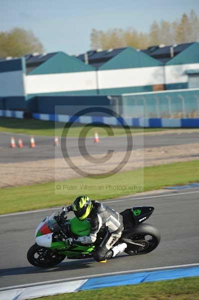Motorcycle action photographs;donington;donington park leicestershire;donington photographs;event digital images;eventdigitalimages;no limits trackday;peter wileman photography;trackday;trackday digital images;trackday photos