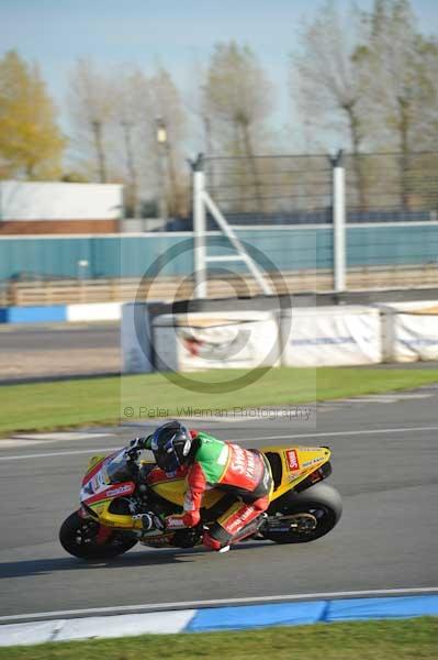 Motorcycle action photographs;donington;donington park leicestershire;donington photographs;event digital images;eventdigitalimages;no limits trackday;peter wileman photography;trackday;trackday digital images;trackday photos