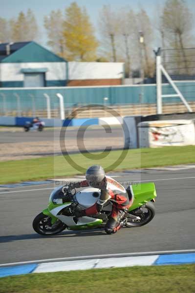 Motorcycle action photographs;donington;donington park leicestershire;donington photographs;event digital images;eventdigitalimages;no limits trackday;peter wileman photography;trackday;trackday digital images;trackday photos