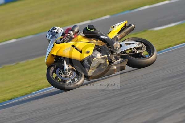 Motorcycle action photographs;donington;donington park leicestershire;donington photographs;event digital images;eventdigitalimages;no limits trackday;peter wileman photography;trackday;trackday digital images;trackday photos