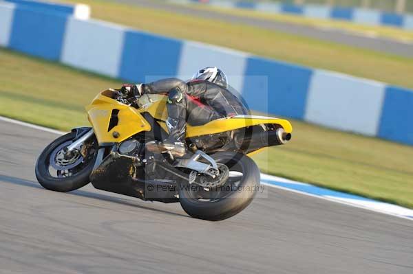 Motorcycle action photographs;donington;donington park leicestershire;donington photographs;event digital images;eventdigitalimages;no limits trackday;peter wileman photography;trackday;trackday digital images;trackday photos