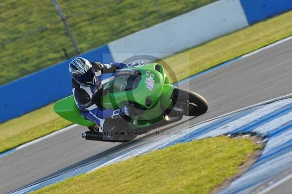 Motorcycle action photographs;donington;donington park leicestershire;donington photographs;event digital images;eventdigitalimages;no limits trackday;peter wileman photography;trackday;trackday digital images;trackday photos