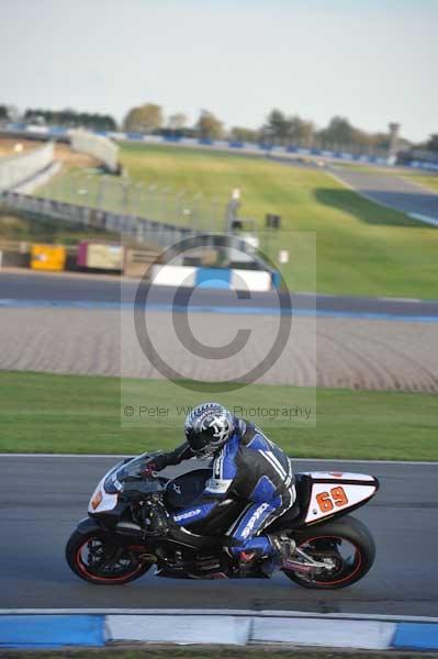 Motorcycle action photographs;donington;donington park leicestershire;donington photographs;event digital images;eventdigitalimages;no limits trackday;peter wileman photography;trackday;trackday digital images;trackday photos